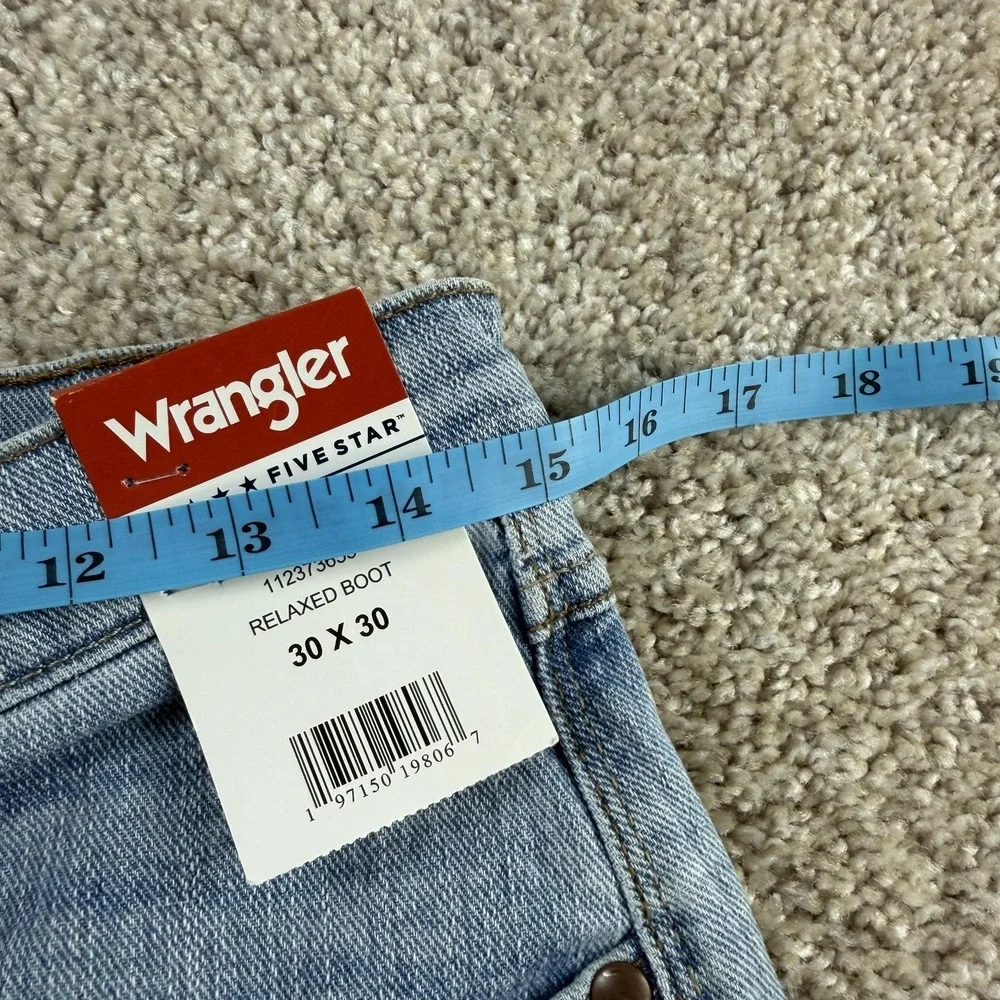 Wrangler Five Star Relaxed Boot Jeans Mens 30x30 Light Wash Blue Denim Stretch